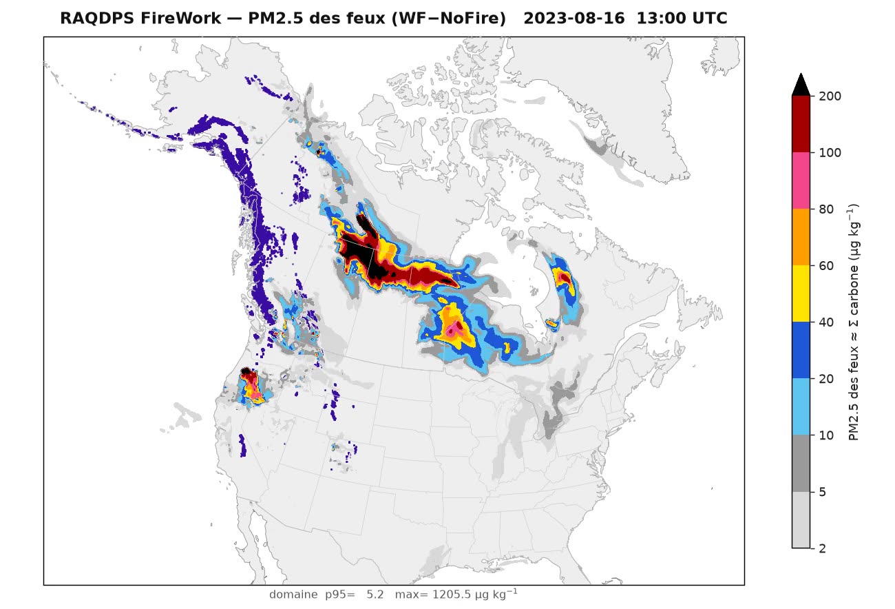 Carte du PM2,5 attribuable aux feux au-dessus de l'Amérique du Nord le 16 août 2023, les glaciers apparaissant en violet.